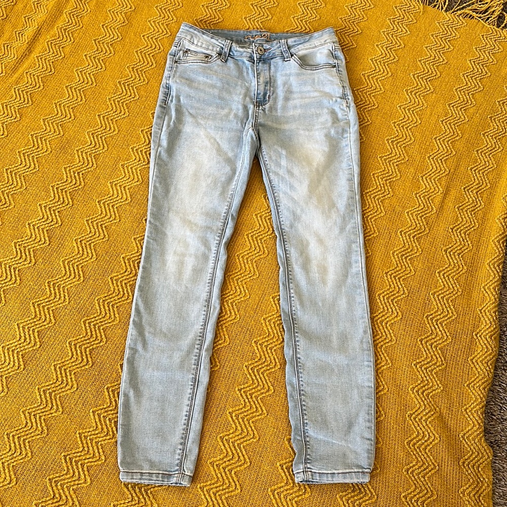 Rue 21 light wash mid rise jegging